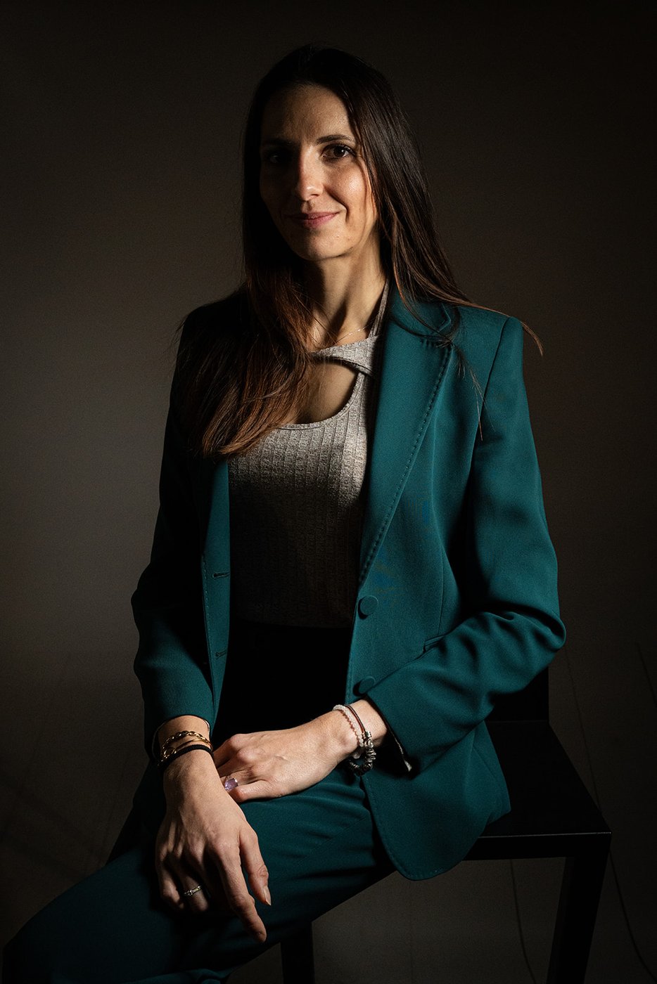 Portrait corporate — Portrait de dirigeante en studio mobile